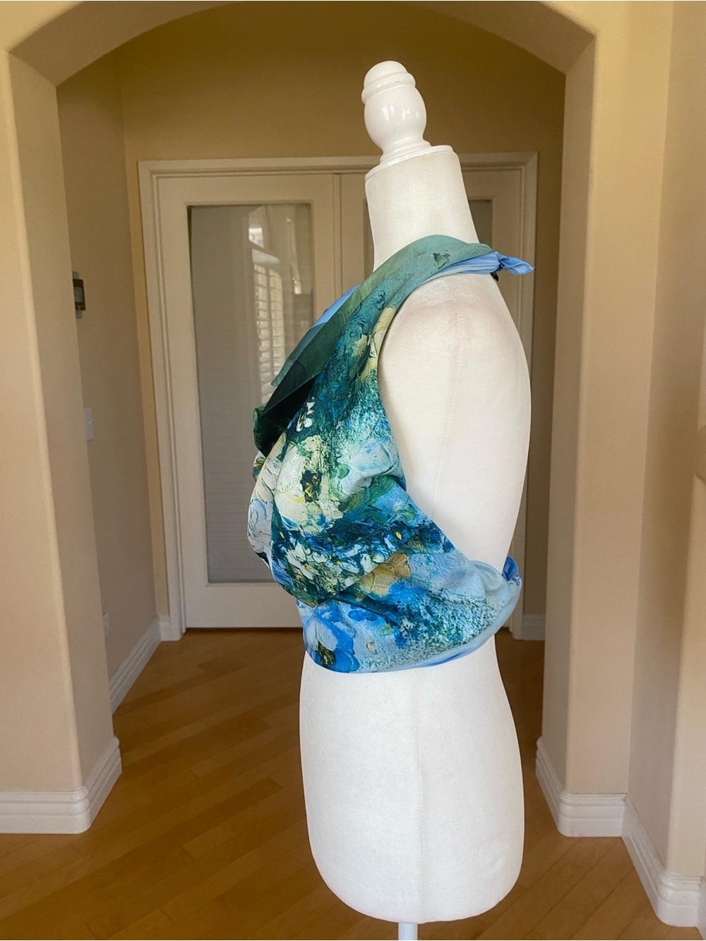100% Silk Floral Blue & Green Wrap Scarf Top Sarong - Picture 5 of 11